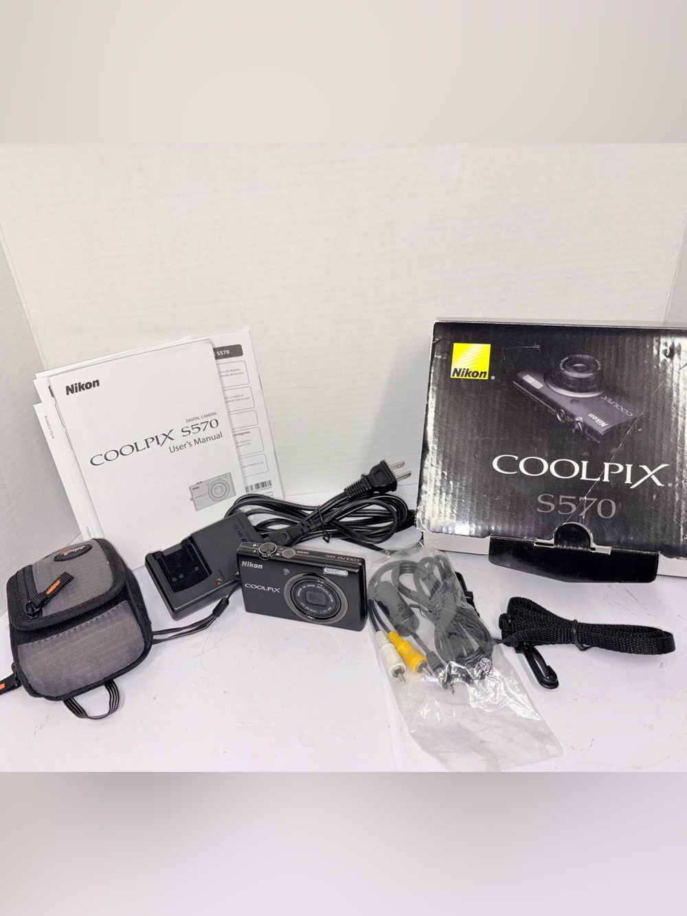 Nikon COOLPIX S570 Camera